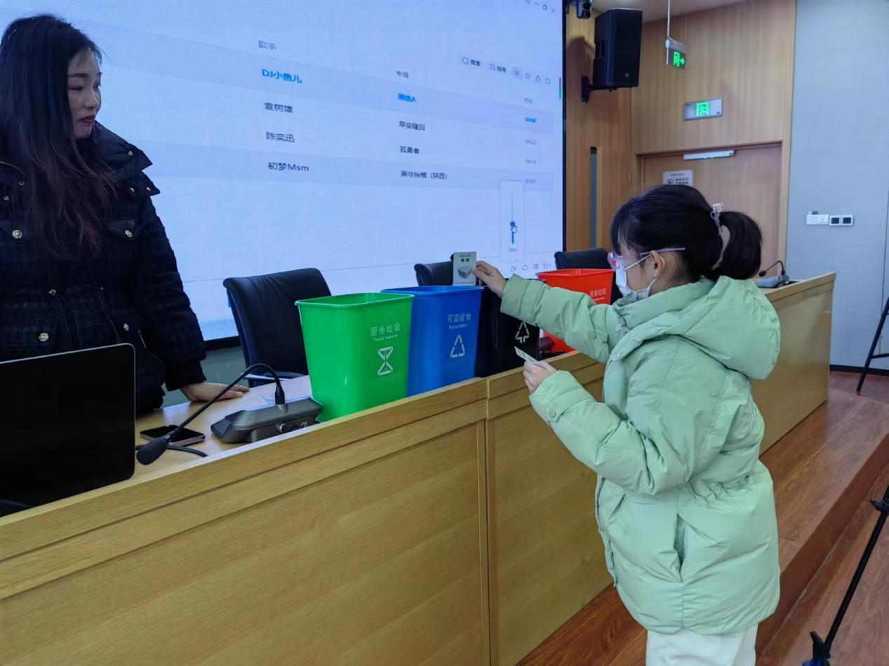 華展貓先生，校園垃圾分類活動(dòng)，智能垃圾分類