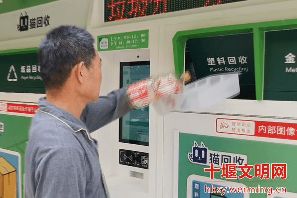 貓先生再生資源智能回收站，廢品回收柜，舊衣回收箱生產(chǎn)廠家